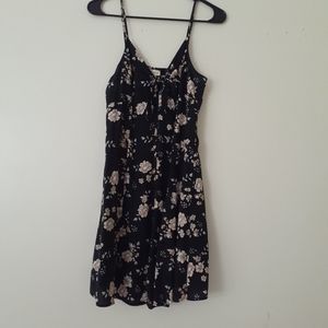 🏔️ Hem & Thread Floral Dress